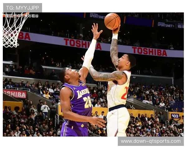 快船科林斯8分11篮板表现稳健，防守端贡献获教练认可