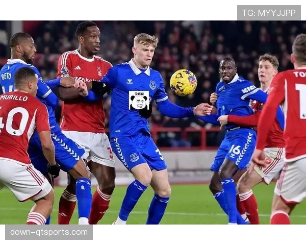 特写:终场哨响,带领球队成功保级的埃弗顿老帅激动落泪